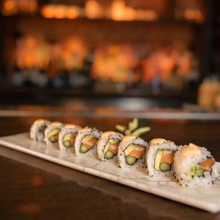 Salmon Maki Roll