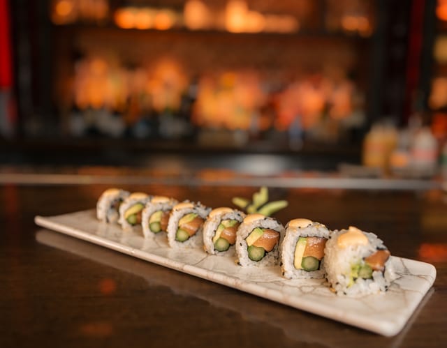 Salmon Maki Roll
